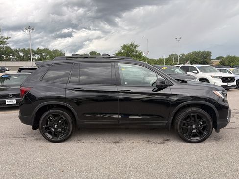 Used 2024 Honda Passport Black Edition image 6