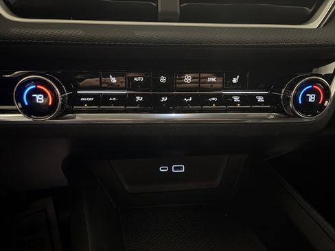 New 2026 Chevrolet Equinox LT w/ Convenience Package II image 23