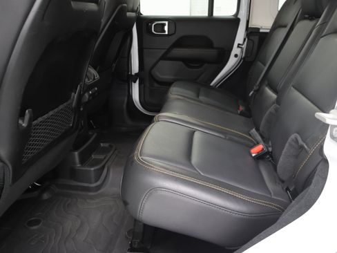 Used 2024 Jeep Wrangler Unlimited Sahara w/ Technology Group AWD/4WD image 33