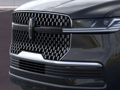 New 2026 Lincoln Navigator L Premier AWD/4WD image 17