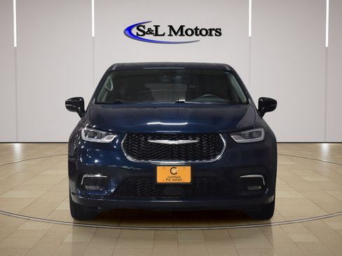 Certified 2024 Chrysler Pacifica Touring-L FWD image 2