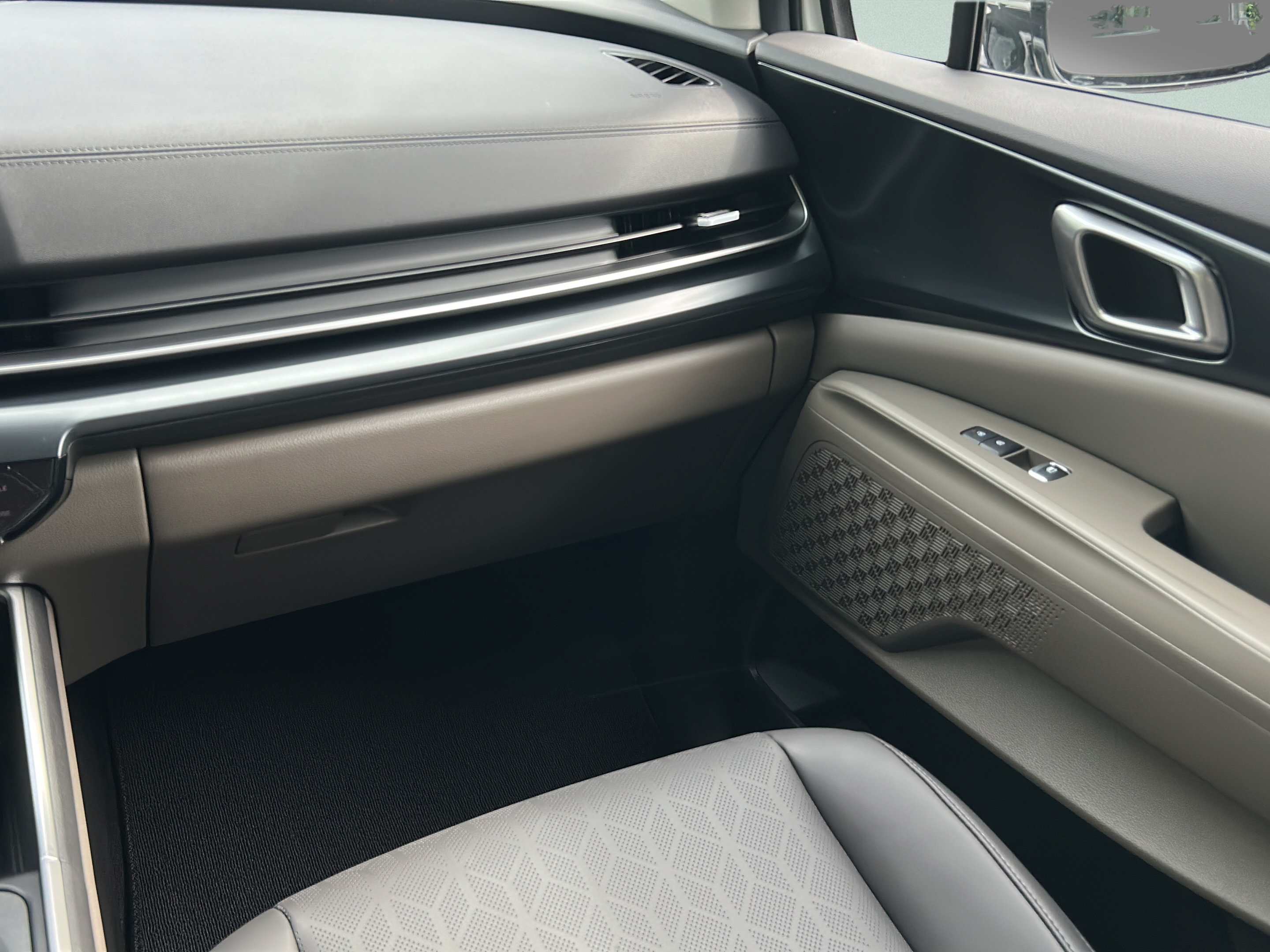 New 2027 Kia Carnival FWD image 18