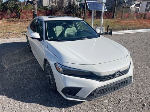 Used 2024 Honda Civic Touring image 2