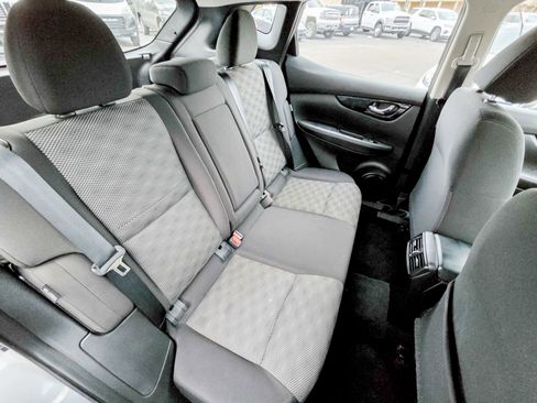 Used 2022 Nissan Rogue Sport SV image 32