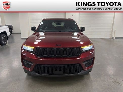 Used 2022 Jeep Grand Cherokee Altitude image 1