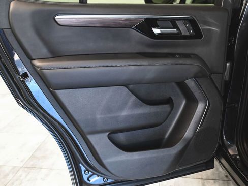 Used 2025 Chevrolet Tahoe Z71 AWD/4WD image 12