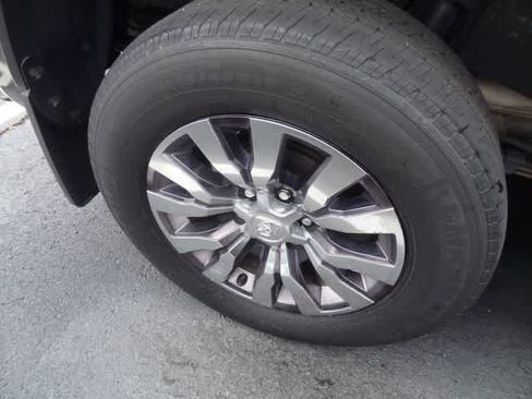 Used 2021 Toyota Tacoma Limited AWD/4WD image 16