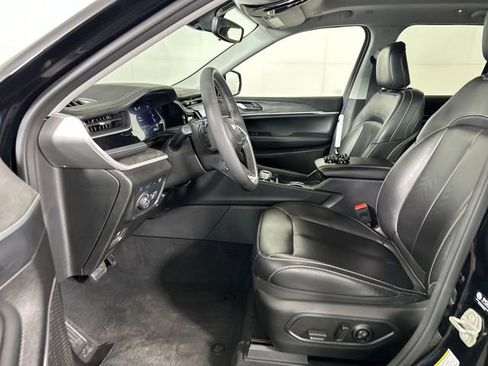 Used 2023 Jeep Grand Cherokee 4WD 4xe image 11