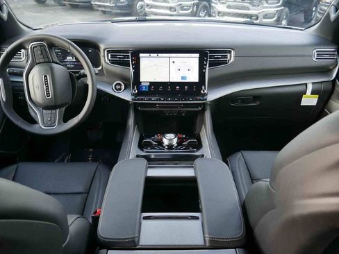 New 2025 Jeep Wagoneer Series II w/ Convenience Group I image 4