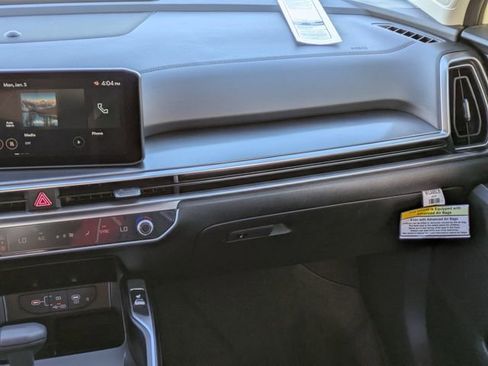 Used 2025 Kia Sorento S w/ Panoramic Sunroof Package image 19