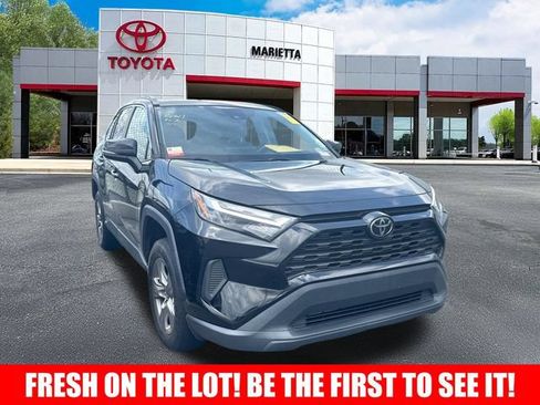 Used 2022 Toyota RAV4 XLE w/ Convenience Package FWD image 1