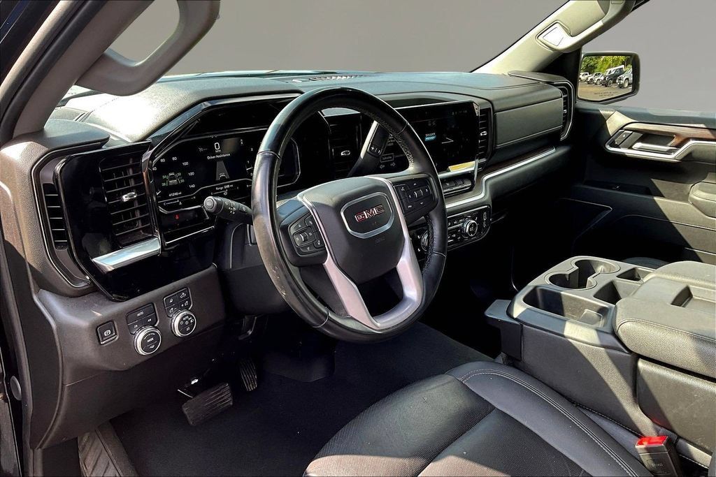 Used 2025 GMC Sierra 1500 SLT AWD/4WD image 15
