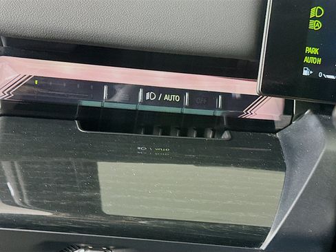 Used 2025 BMW 540i xDrive 540i xDrive w/ Premium Package image 17