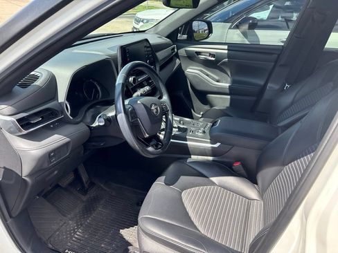 Used 2021 Toyota Highlander XSE AWD/4WD image 3