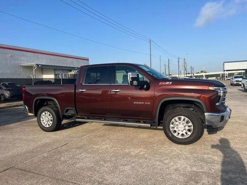 Used 2024 Chevrolet Silverado 2500 LTZ w/ LTZ Plus Package AWD/4WD image 4