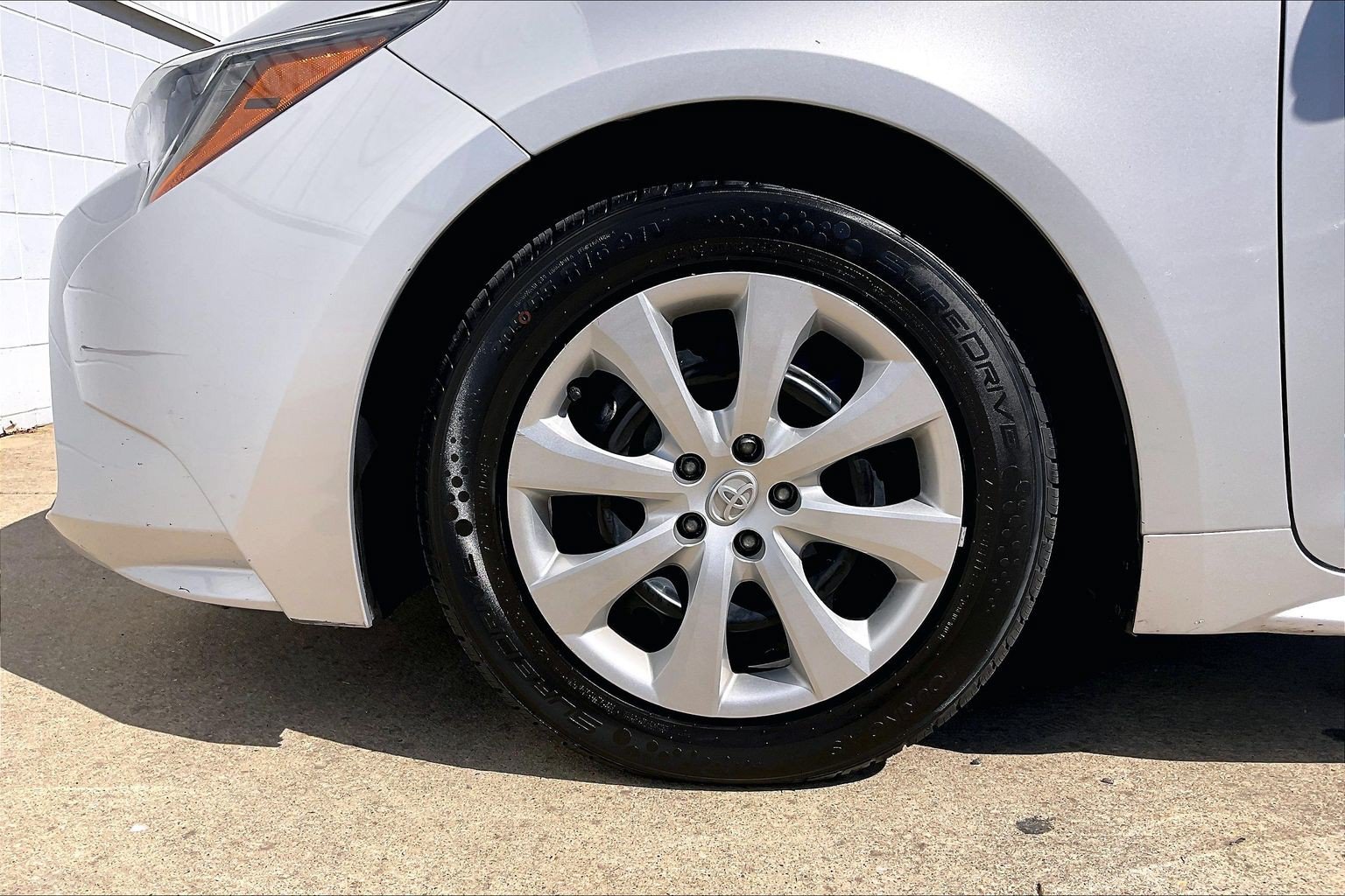 Used 2024 Toyota Corolla LE FWD image 11