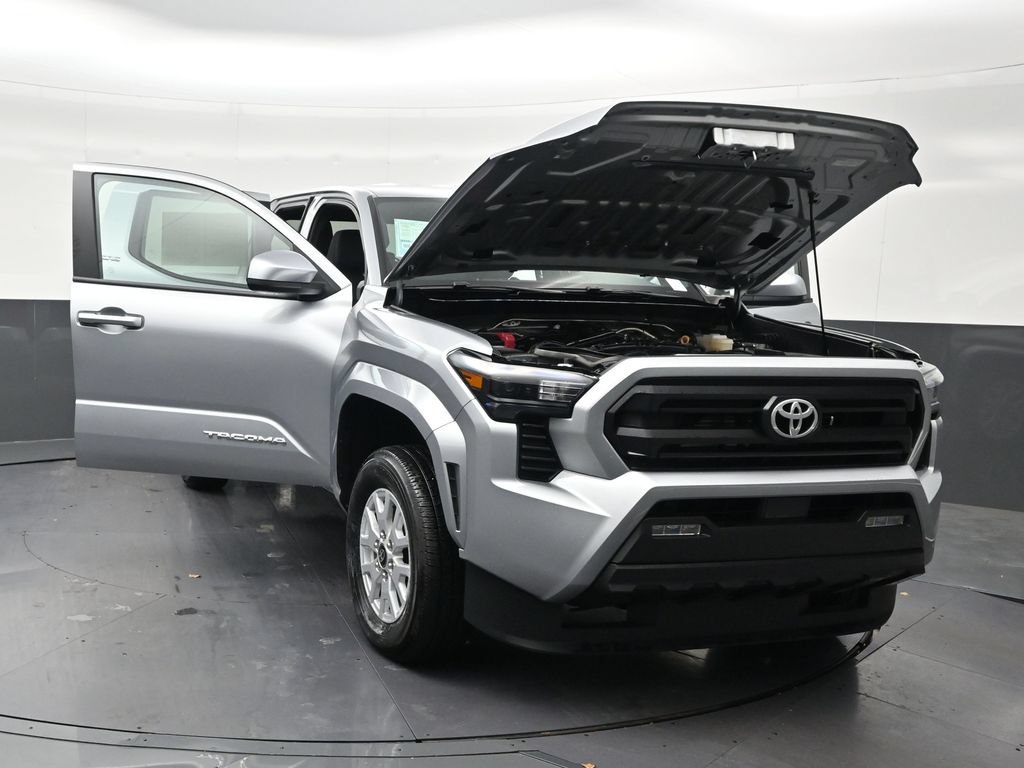 Used 2025 Toyota Tacoma SR5 RWD image 38
