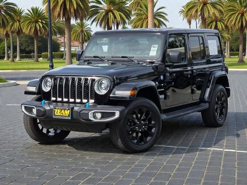 Used 2023 Jeep Wrangler Unlimited Sahara image 2