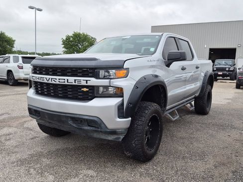 Used 2019 Chevrolet Silverado 1500 Custom w/ Custom Convenience Package AWD/4WD image 4