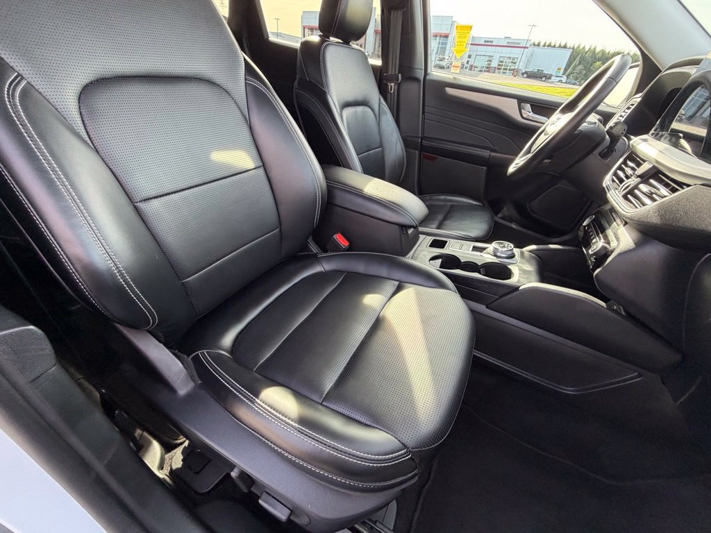 Certified 2025 Ford Escape Platinum AWD/4WD image 37