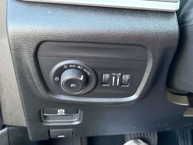 Used 2023 Jeep Grand Cherokee Limited AWD/4WD image 24
