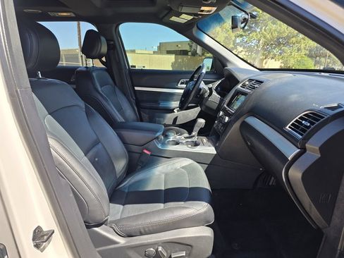 Used 2017 Ford Explorer XLT w/ Equipment Group 202A AWD/4WD image 26