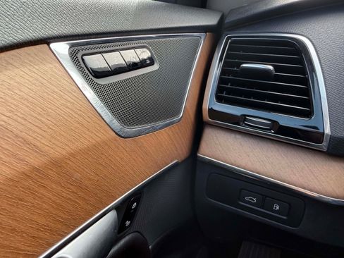 Certified 2023 Volvo XC90 T8 Plus AWD/4WD image 22