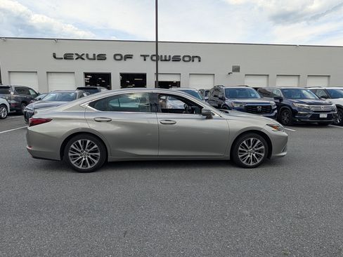 Used 2019 Lexus ES 350 w/ Premium Package FWD image 2