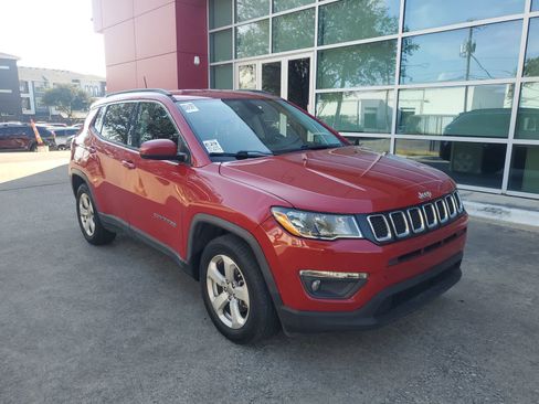 Used 2019 Jeep Compass Latitude FWD image 9