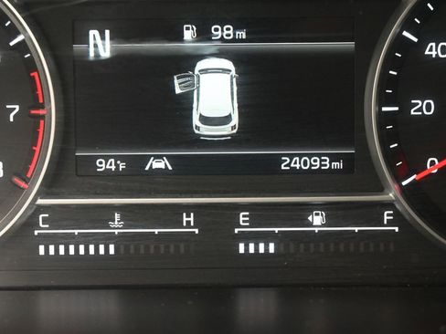 Used 2023 Kia Sorento LX image 35