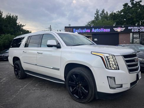 Used 2019 Cadillac Escalade ESV Luxury AWD/4WD image 6