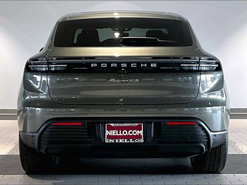 New 2025 Porsche Macan 4S Electric image 6