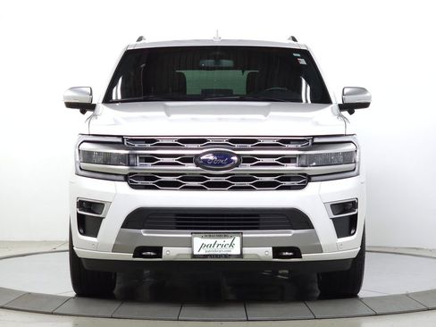 Used 2024 Ford Expedition Platinum AWD/4WD image 2