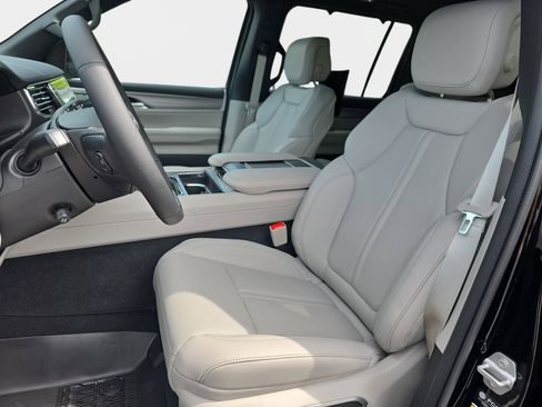 New 2026 Jeep Grand Wagoneer L Limited AWD/4WD image 12