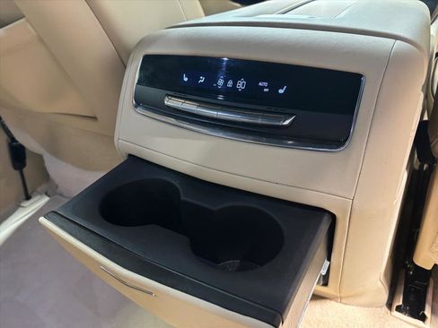 Used 2023 Cadillac Escalade Premium Luxury image 37