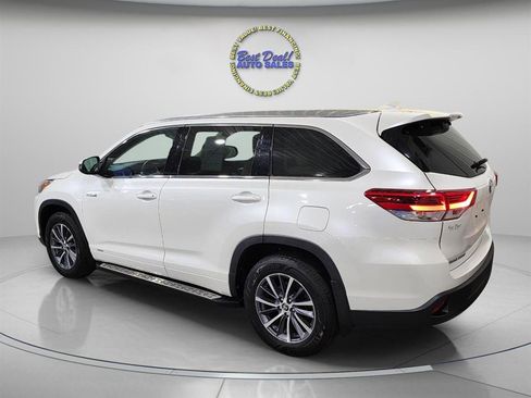 Used 2018 Toyota Highlander XLE image 4
