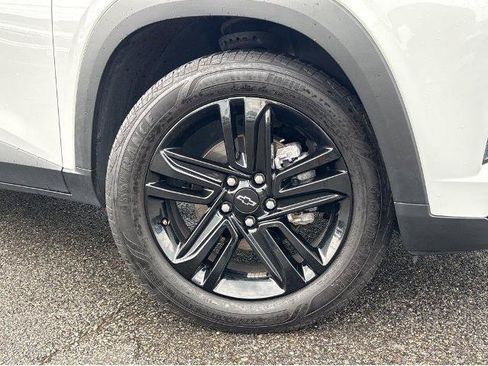 Used 2024 Chevrolet Trax ACTIV w/ Sunroof Package FWD image 4