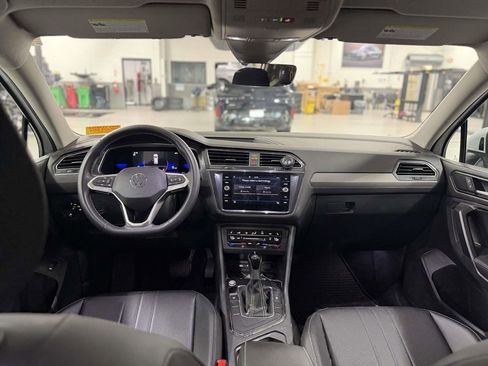 Used 2022 Volkswagen Tiguan SE FWD image 11