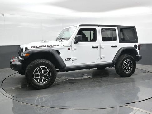 Used 2025 Jeep Wrangler Unlimited Rubicon AWD/4WD image 9