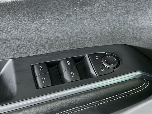 Used 2025 GMC Acadia Elevation image 15