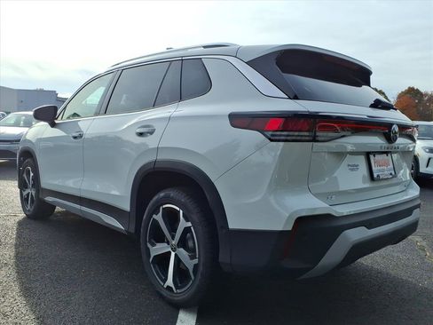 New 2025 Volkswagen Tiguan SE image 3