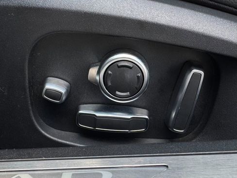 Used 2021 Jaguar XF R-Dynamic SE image 16