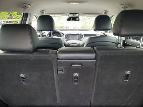 Used 2019 Kia Sorento EX image 24