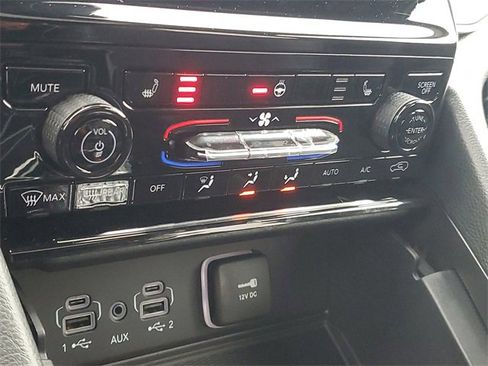 New 2025 Jeep Grand Cherokee L Altitude image 28