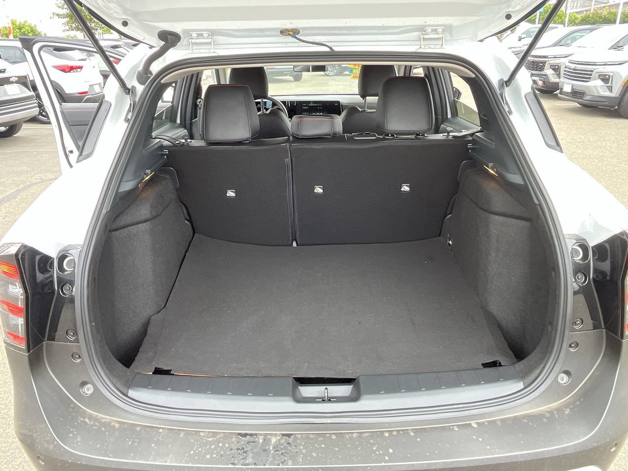 Used 2025 Nissan Kicks SR AWD/4WD image 22