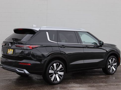 Used 2025 Mitsubishi Outlander AWD image 43