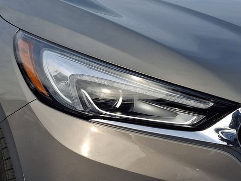 Used 2019 Buick Enclave Essence image 9