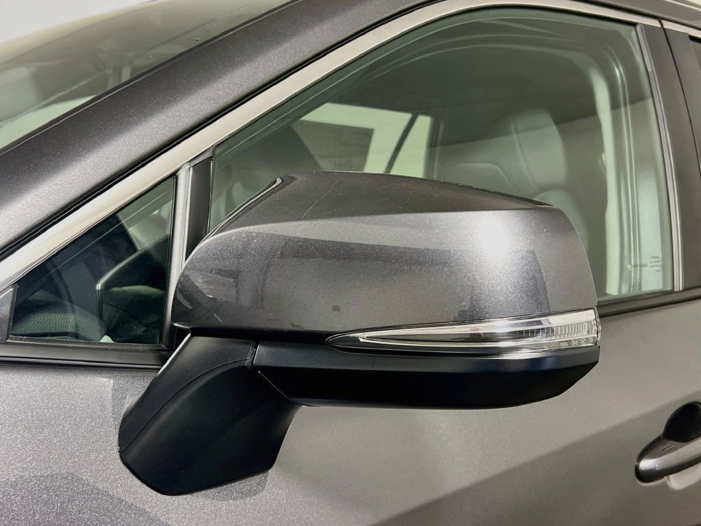 Used 2025 Toyota RAV4 XLE FWD image 12