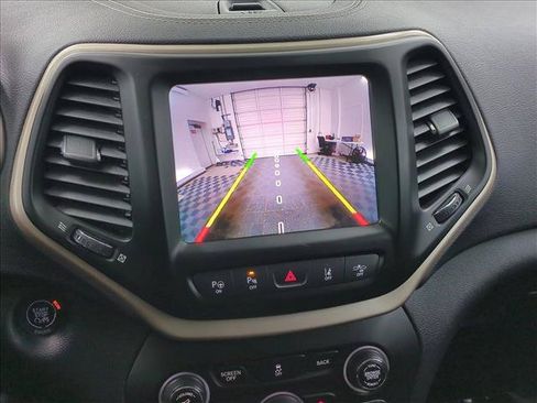 Used 2014 Jeep Cherokee Limited w/ Technology Group FWD image 14