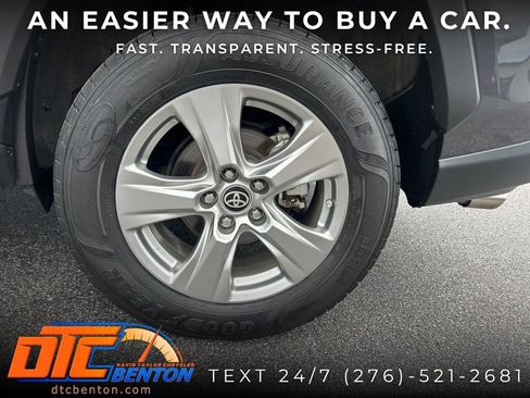 Used 2024 Toyota RAV4 LE AWD/4WD image 33